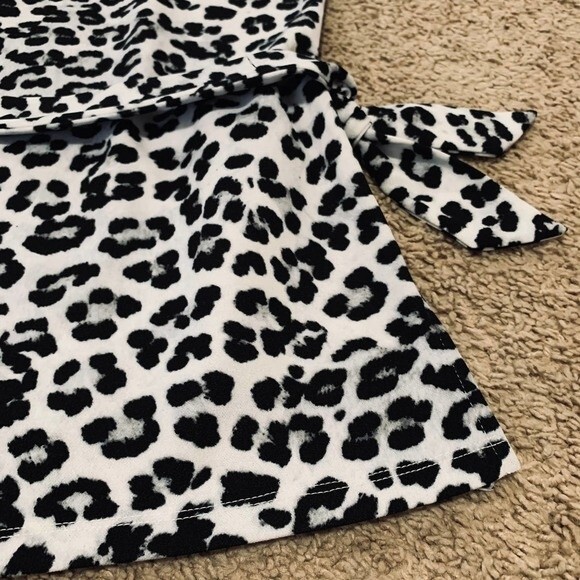 Ann Taylor Factory black knit top snow Leopard print blouse with a belt size SP - Picture 8 of 9